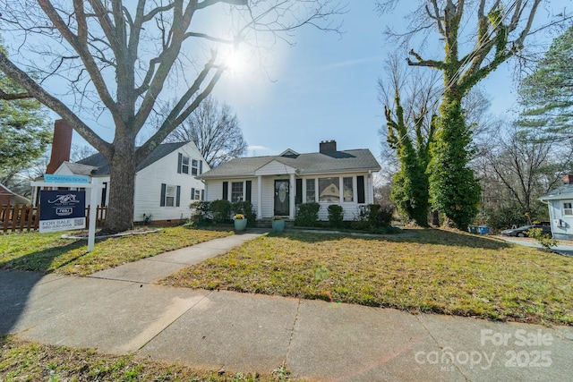 view of front of property with a front yard