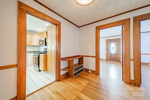 531 Elm St, Salisbury, NC 28144 - corridor featuring crown molding, light wood-style floors, baseboards, and recessed lighting