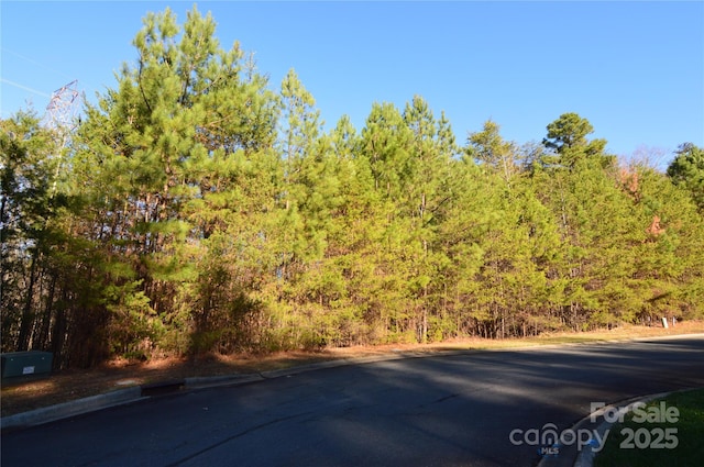 Listing photo 2 for 5036 Hermitage Ct Unit 211, Belmont NC 28012