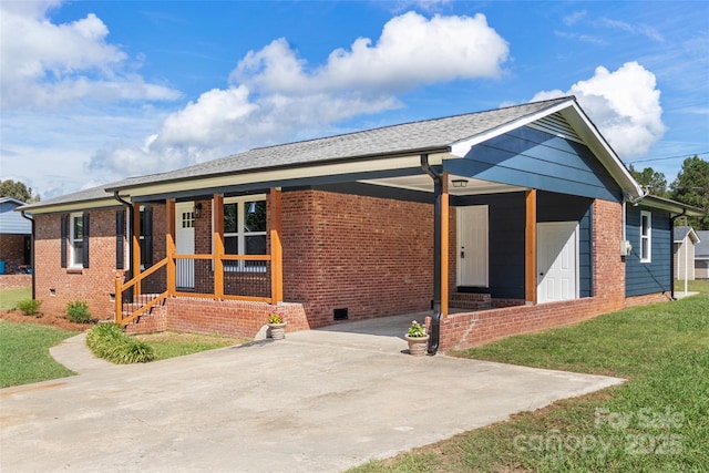 2525 Oxford Cir, Lancaster, SC 29720 - view of front of house featuring a carport and a front yard