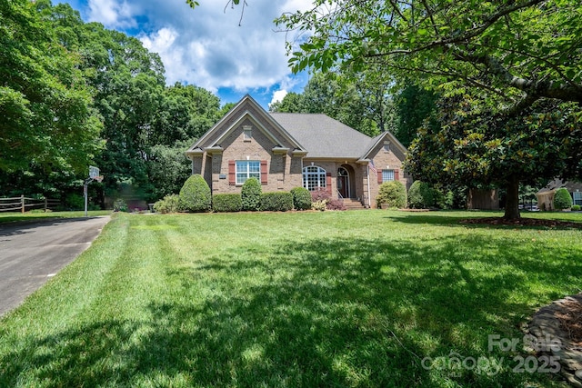 view of front of property with a front yard