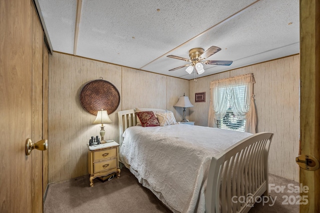 bedroom featuring ceiling fan, carpet floors, and a textured ceiling