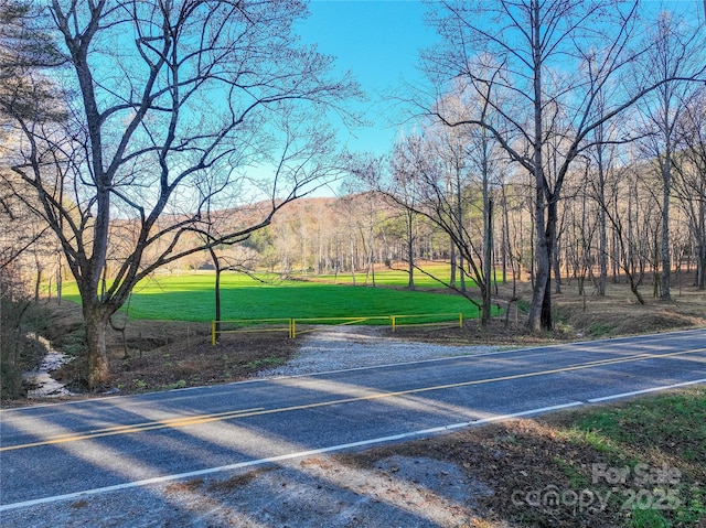 Listing photo 3 for 2512 Cedar Rock Cir, Lenoir NC 28645