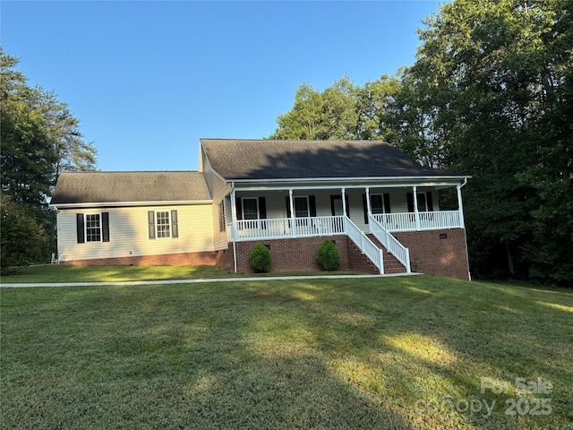 view of front of home featuring covered porch and a front lawn