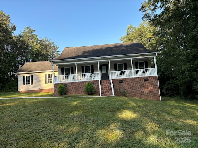 view of front of property featuring a front lawn and a porch