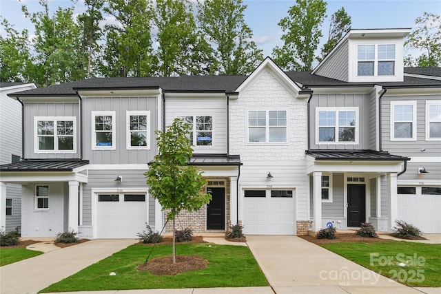 townhome / multi-family property featuring a garage and a front yard