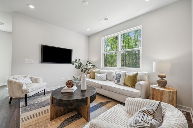 living room featuring baseboards, recessed lighting, visible vents, and wood finished floors