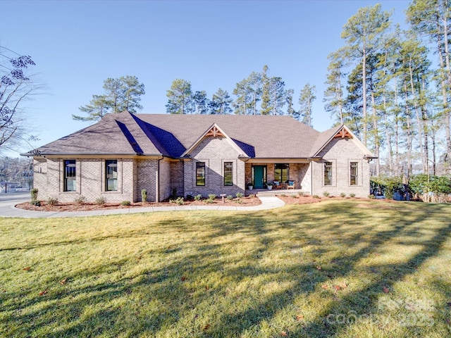 view of front of house featuring a front yard