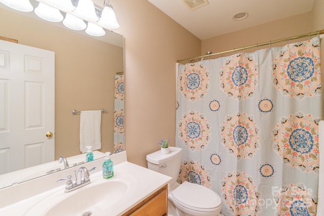 bathroom with vanity, curtained shower, a notable chandelier, and toilet