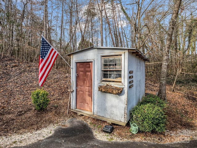 view of outbuilding