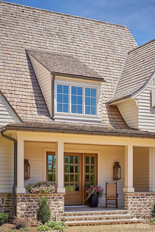 property entrance featuring covered porch