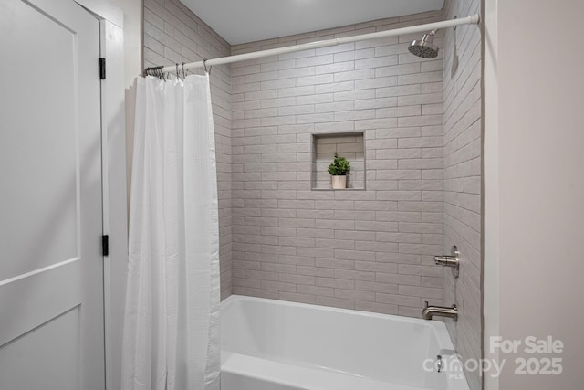 bathroom featuring shower / tub combo