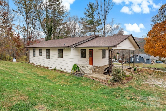 view of front of home featuring a patio area and a front yard