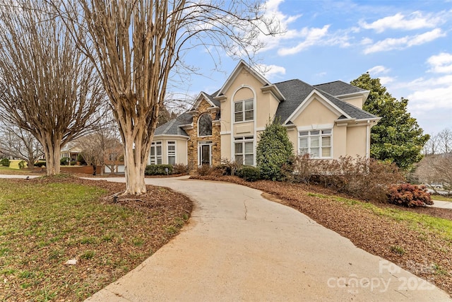 front of property with a front lawn