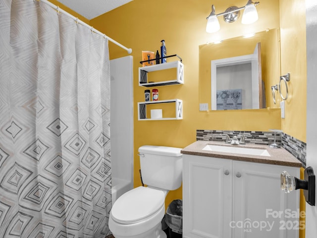 full bathroom featuring vanity, backsplash, shower / bath combo with shower curtain, and toilet