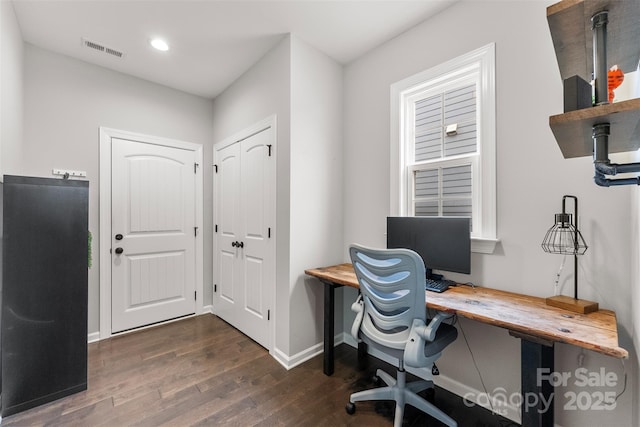 office area featuring dark wood-style flooring, recessed lighting, visible vents, and baseboards