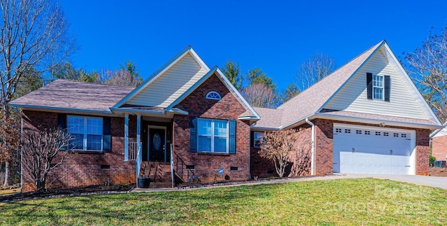 view of front of house featuring a front lawn