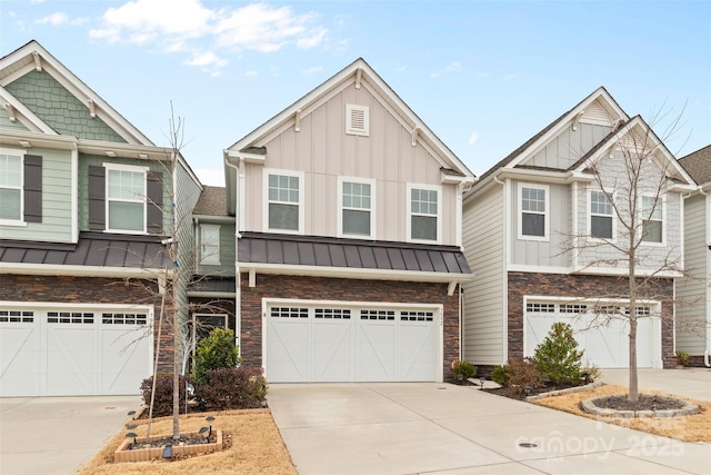 view of front of property featuring a garage