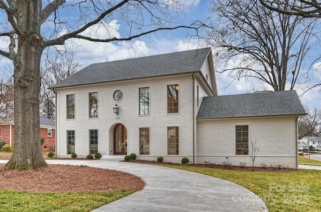 colonial home with a front yard