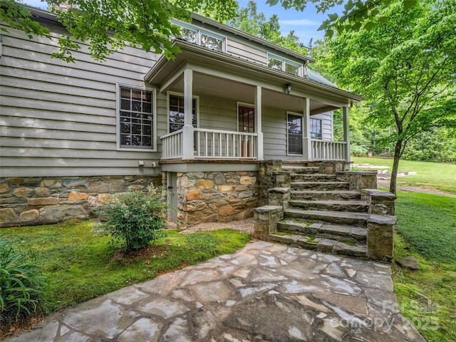 entrance to property featuring covered porch