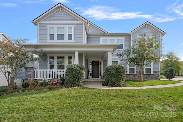 craftsman-style home featuring a front lawn