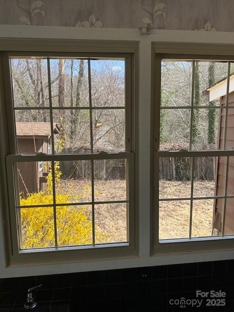 16 Castle St, Asheville, NC 28803 - view of interior details