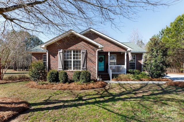 view of front facade with a front yard