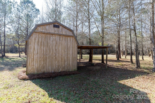 view of outbuilding with a yard