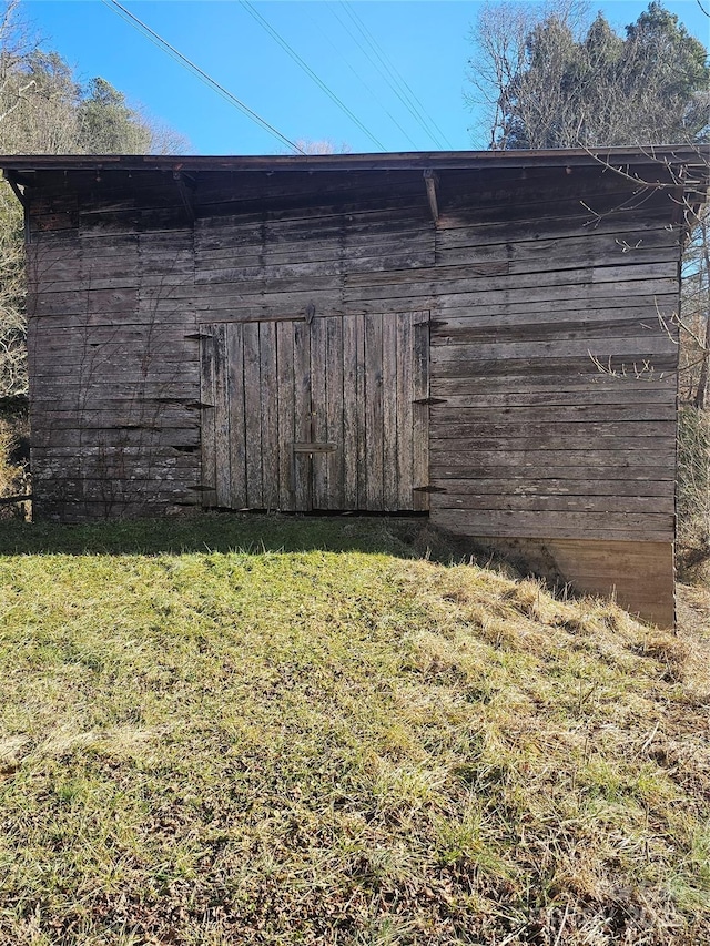 view of outbuilding featuring a yard