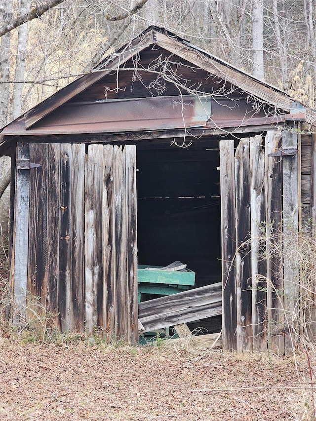 view of outbuilding with an outbuilding