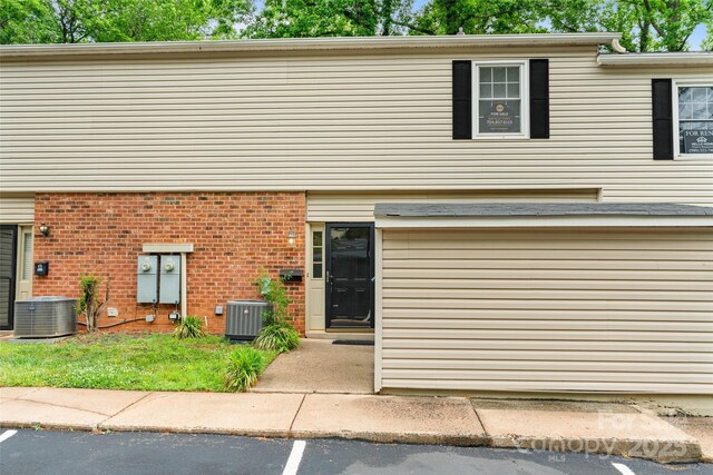 5929 Quail Hollow Rd Unit B, Charlotte, NC 28210 - photo 2