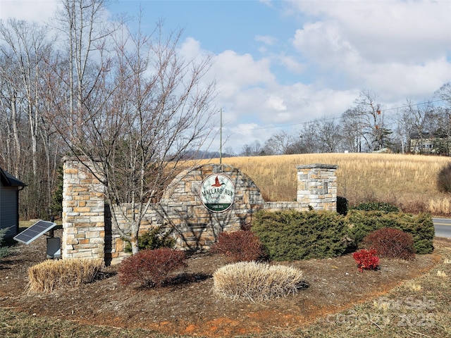 view of community / neighborhood sign