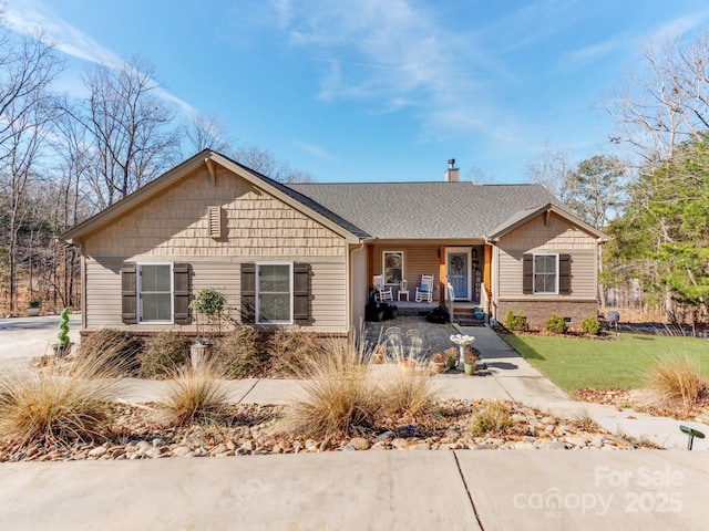 ranch-style home with a front lawn and a porch