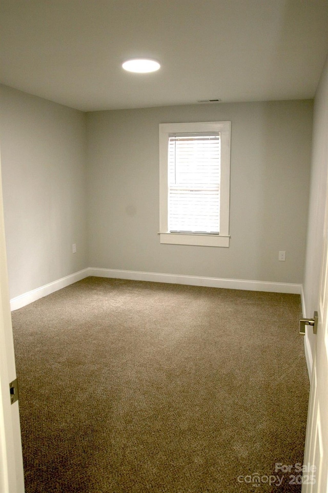 unfurnished room featuring carpet