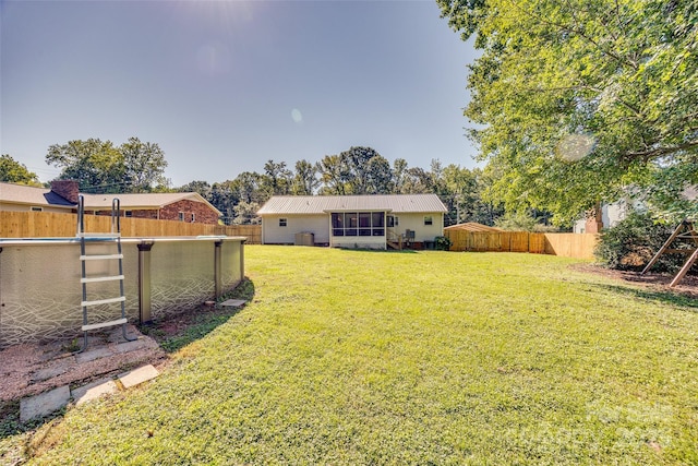 view of yard featuring a fenced in pool