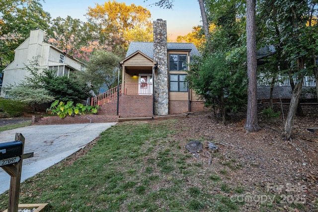 view of front of house with a porch