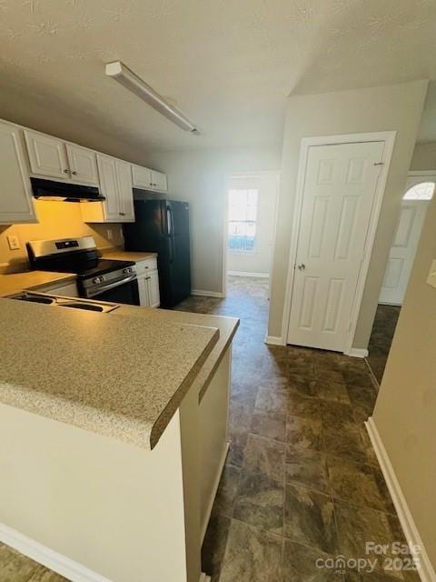 kitchen with stainless steel electric stove, white cabinetry, kitchen peninsula, black fridge, and a textured ceiling