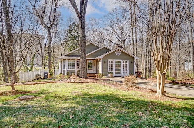 view of front of property with a front lawn