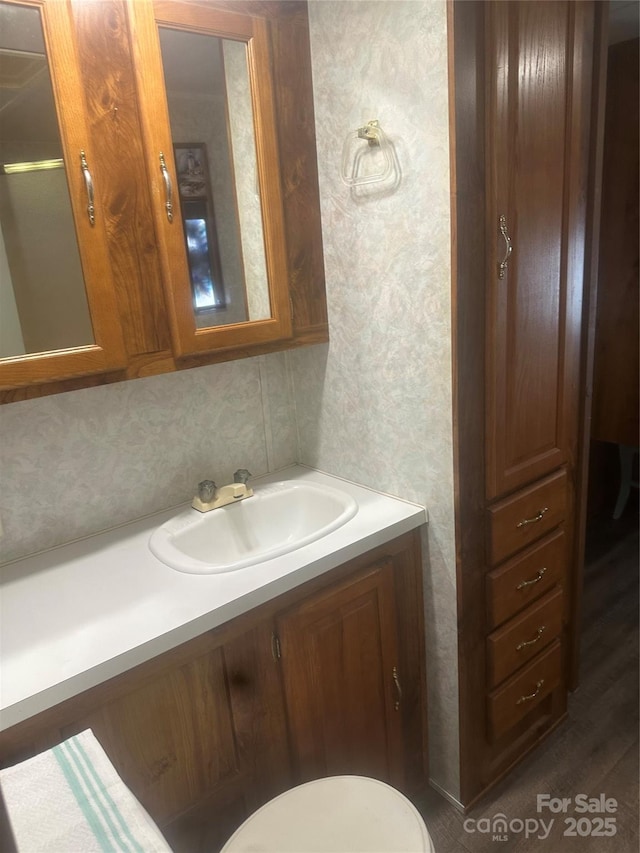 bathroom with vanity and decorative backsplash