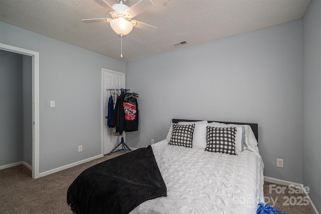 bedroom with ceiling fan, a textured ceiling, and carpet flooring