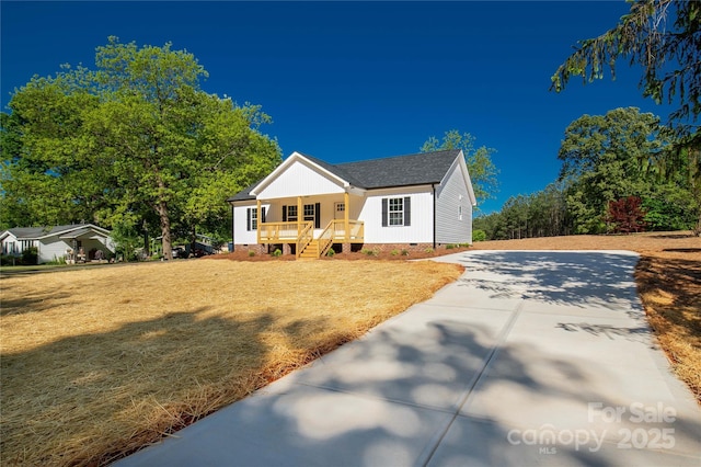 bi-level home with a porch and a front lawn