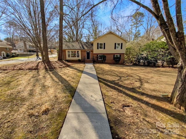 split level home with a front lawn