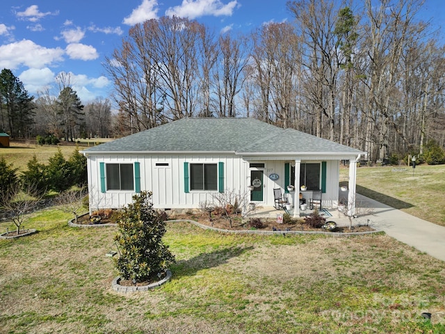 view of front of home featuring a porch and a front lawn