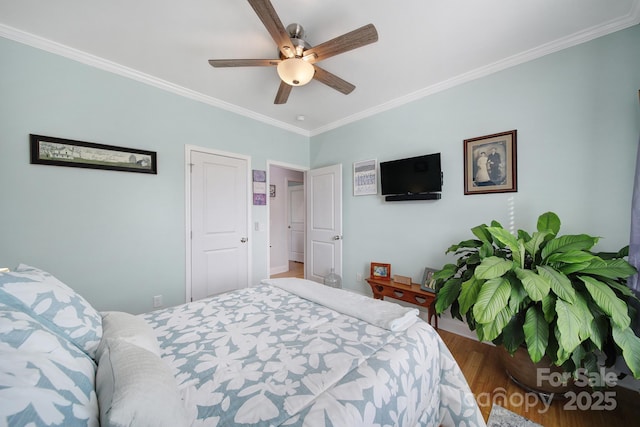 bedroom featuring ornamental molding, hardwood / wood-style floors, and ceiling fan