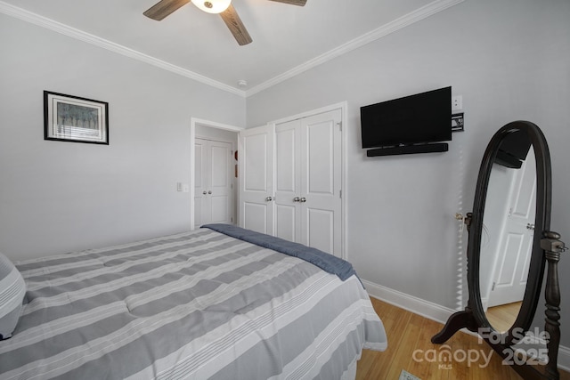 bedroom featuring ceiling fan, ornamental molding, a closet, and light wood-type flooring