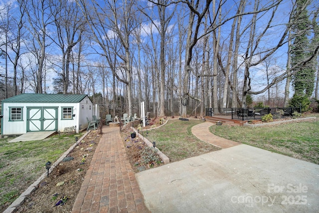 view of yard with a shed