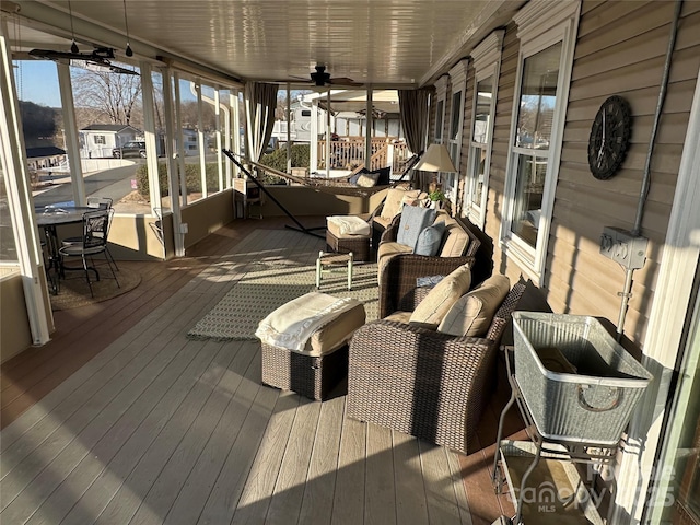 sunroom featuring ceiling fan