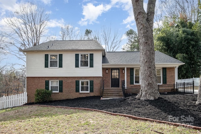 split level home featuring a front yard