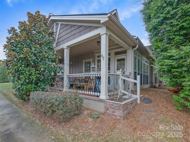 view of front of property featuring covered porch