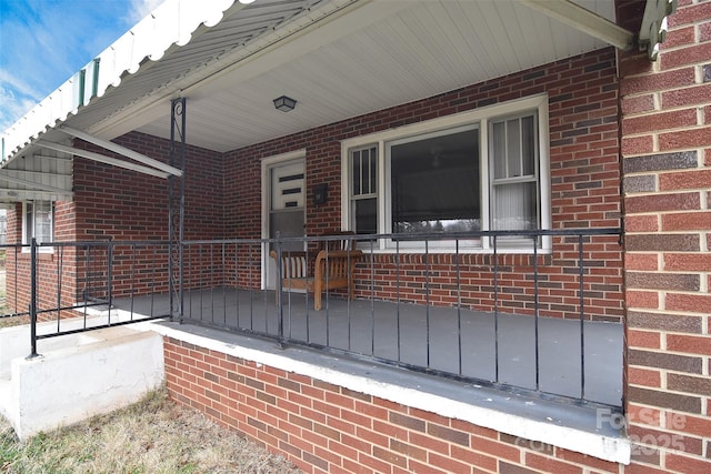 entrance to property featuring a porch